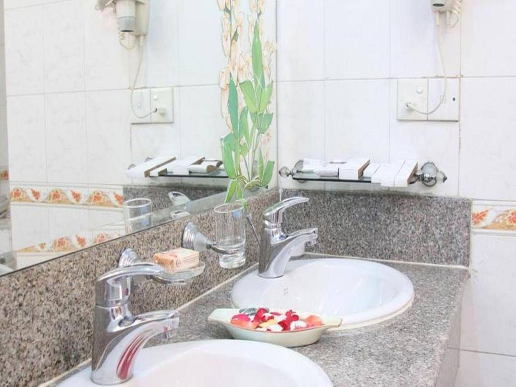 Excel Palace Hotel Янгон Экстерьер фото